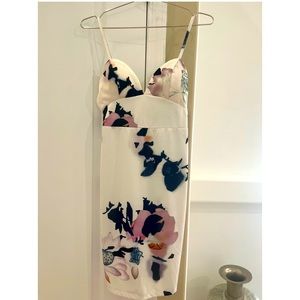 Floral dress mini to midi “V” cut! strappy with zipper on back!